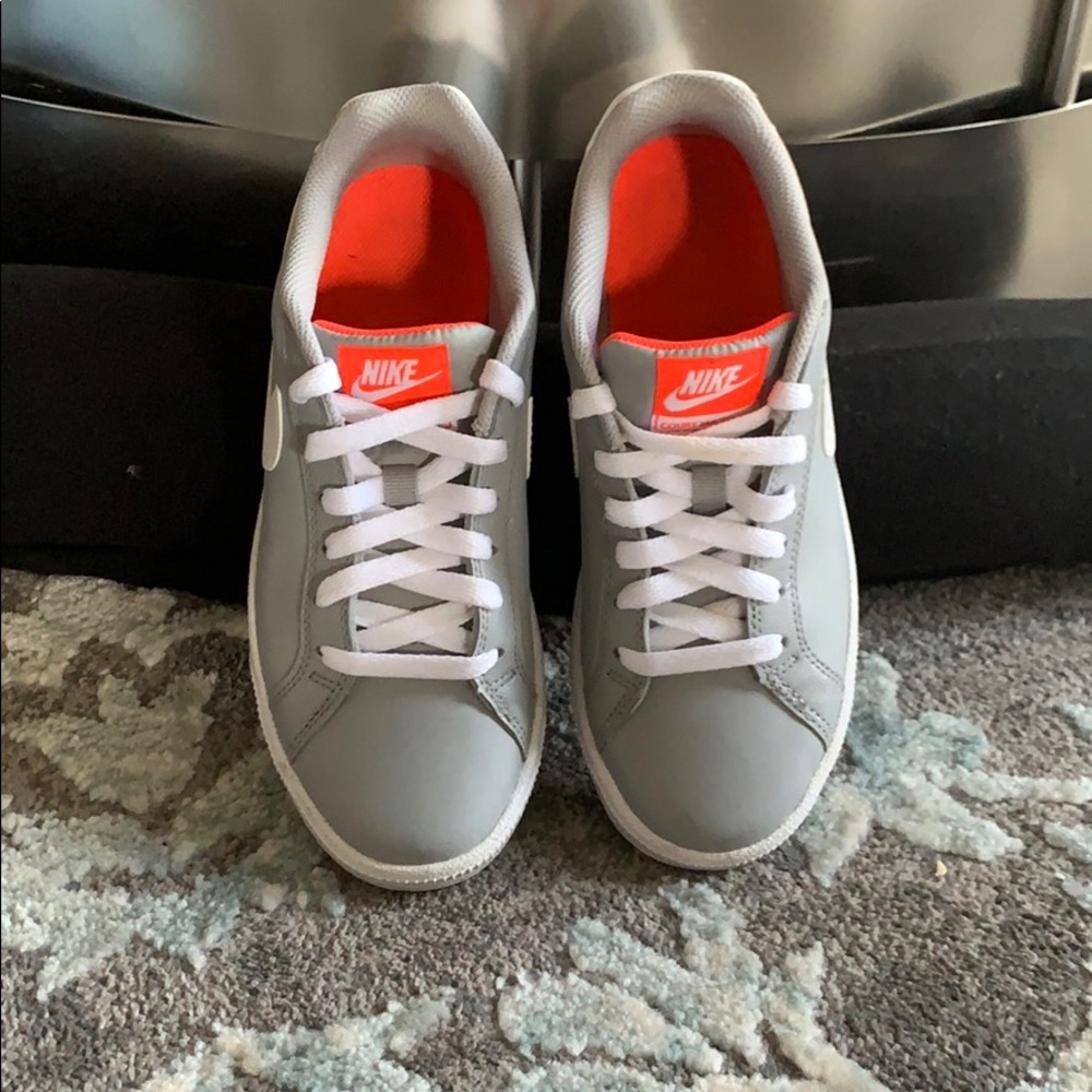 (SOLD) Nike Court Majestic leather sneaker